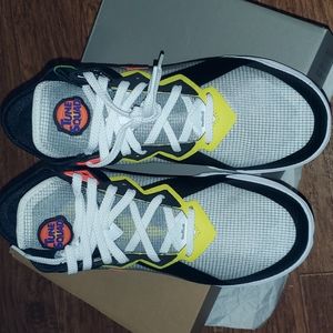 Nike Lebron 18 Low Sylvester vs. Tweety Space Jam